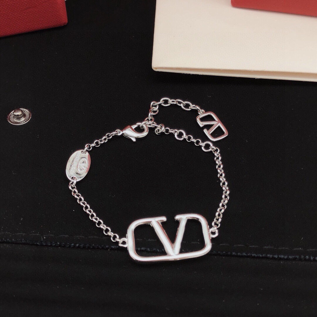 Signature Emblem Bracelet in Gold-Tone – Design 08 side detail