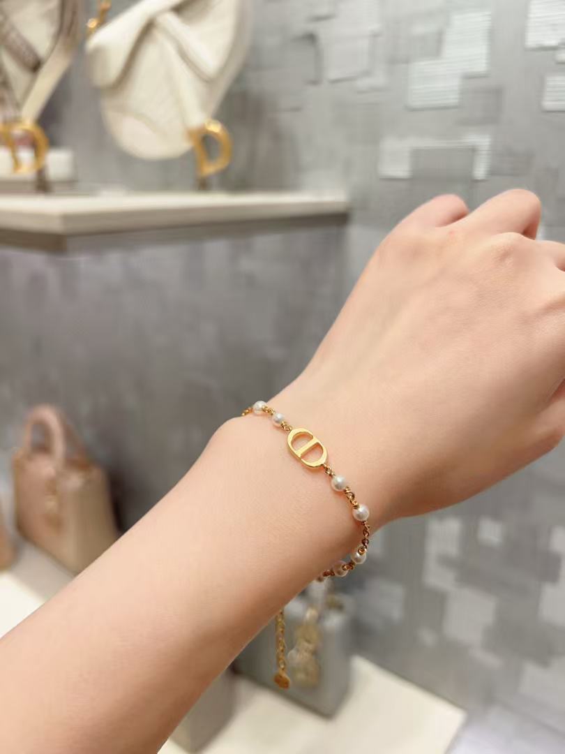 Pearl-Style Motif Statement Bracelet in Polished Metal-Tone with Pearl-Style Detail – Design 011 front view