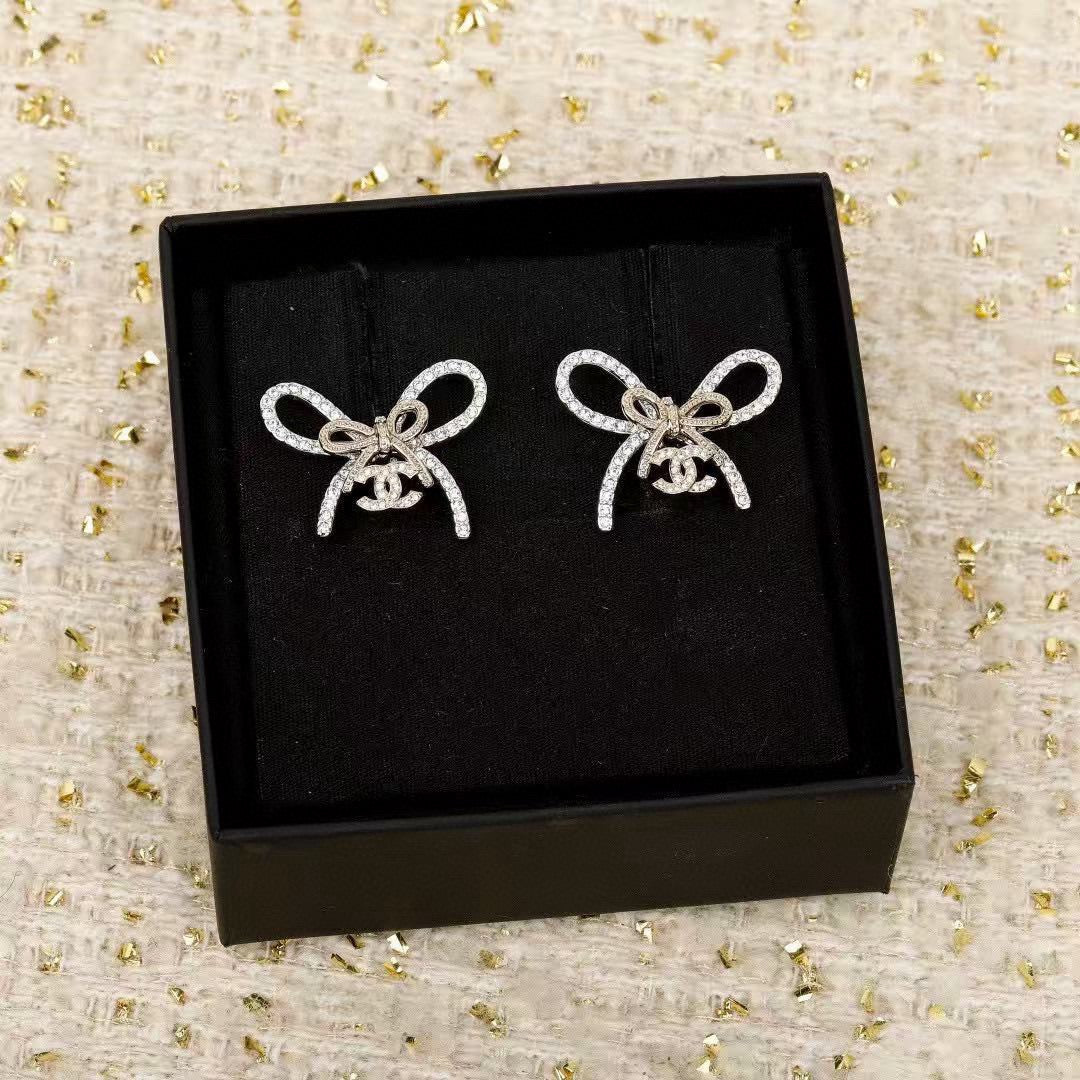 Double-C Emblem Stud Earrings in Polished Metal-Tone – Design 437 side detail