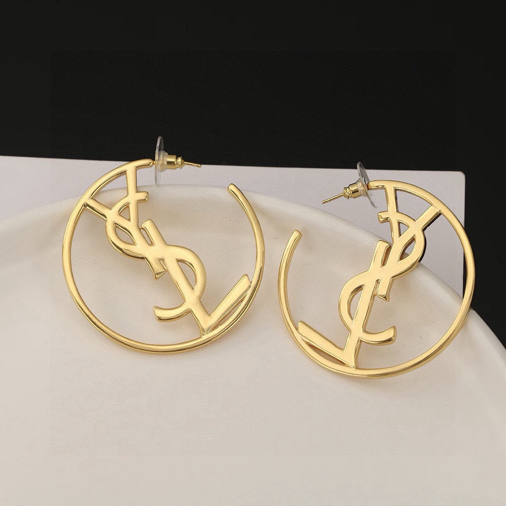 Geometric Emblem Brooch in Gold-Tone – Design 002 detail view