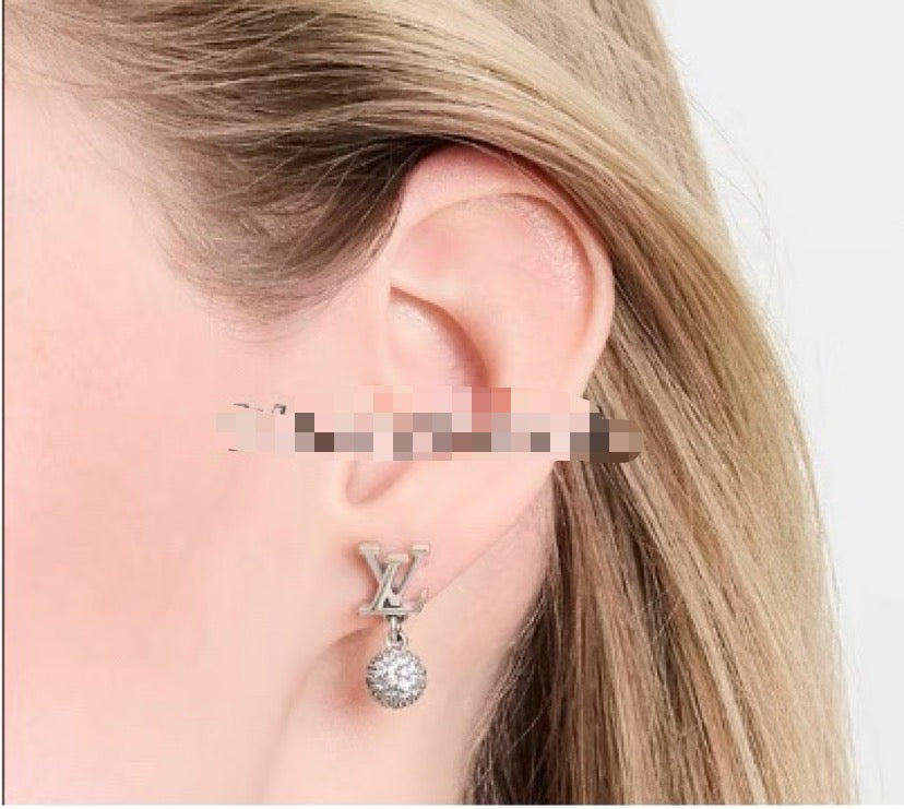 Letter Emblem Stud Earrings in Polished Metal-Tone – Design 052 side detail