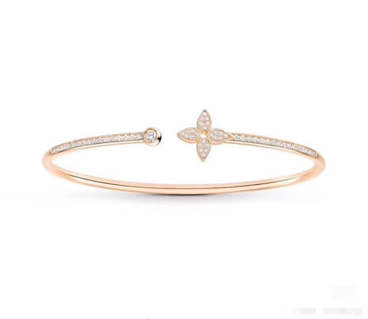 Clover Bangle in Polished Metal-Tone – Clover Detail – Design 021 main product view