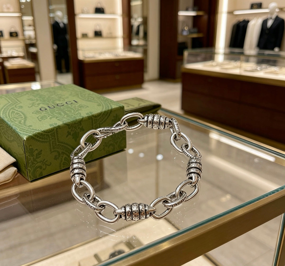 Floral Bracelet in Polished Metal-Tone – Design 021 close-up detail
