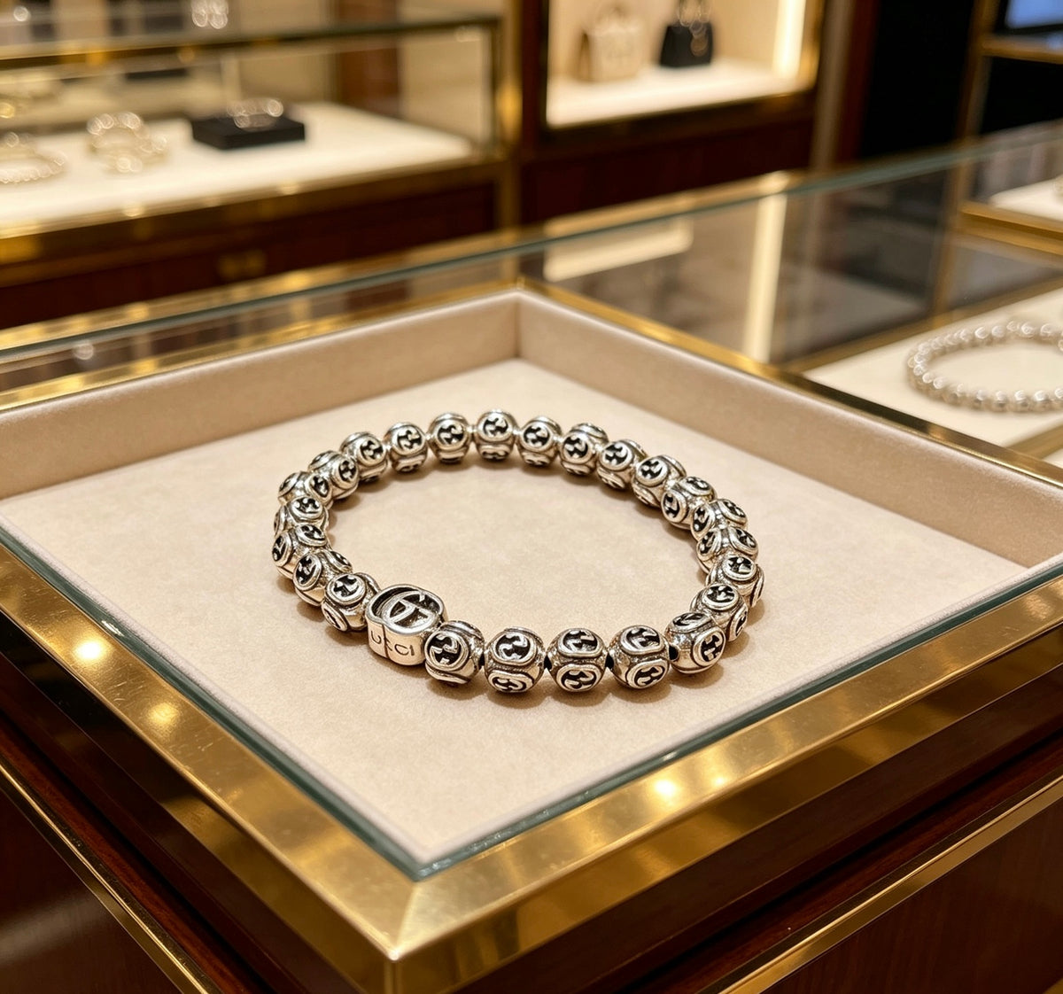 Martin Graham bracelet in polished metal-tone – close-up detail