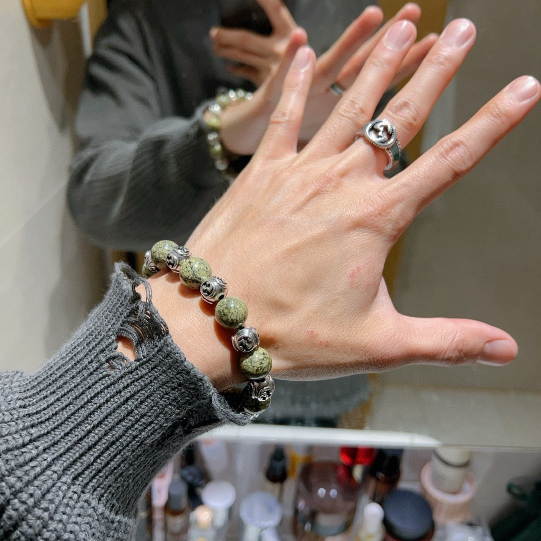Double-G Emblem Bracelet in Polished Metal-Tone – Design 032 detail view