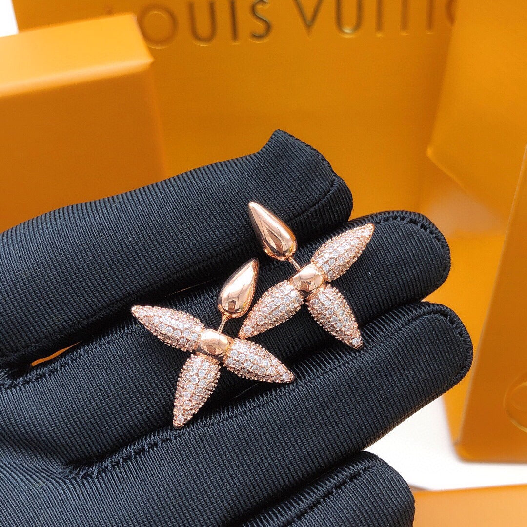 Star Stud Earrings in Rose-Gold-Tone close-up detail
