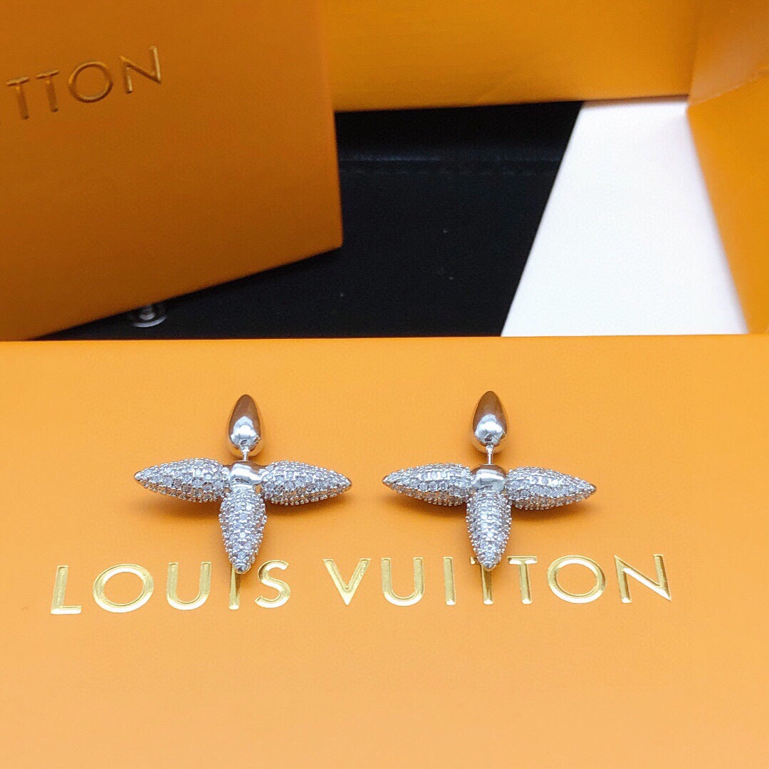 Star Stud Earrings in Silver-Tone – Silver Detail – Design 004 side detail