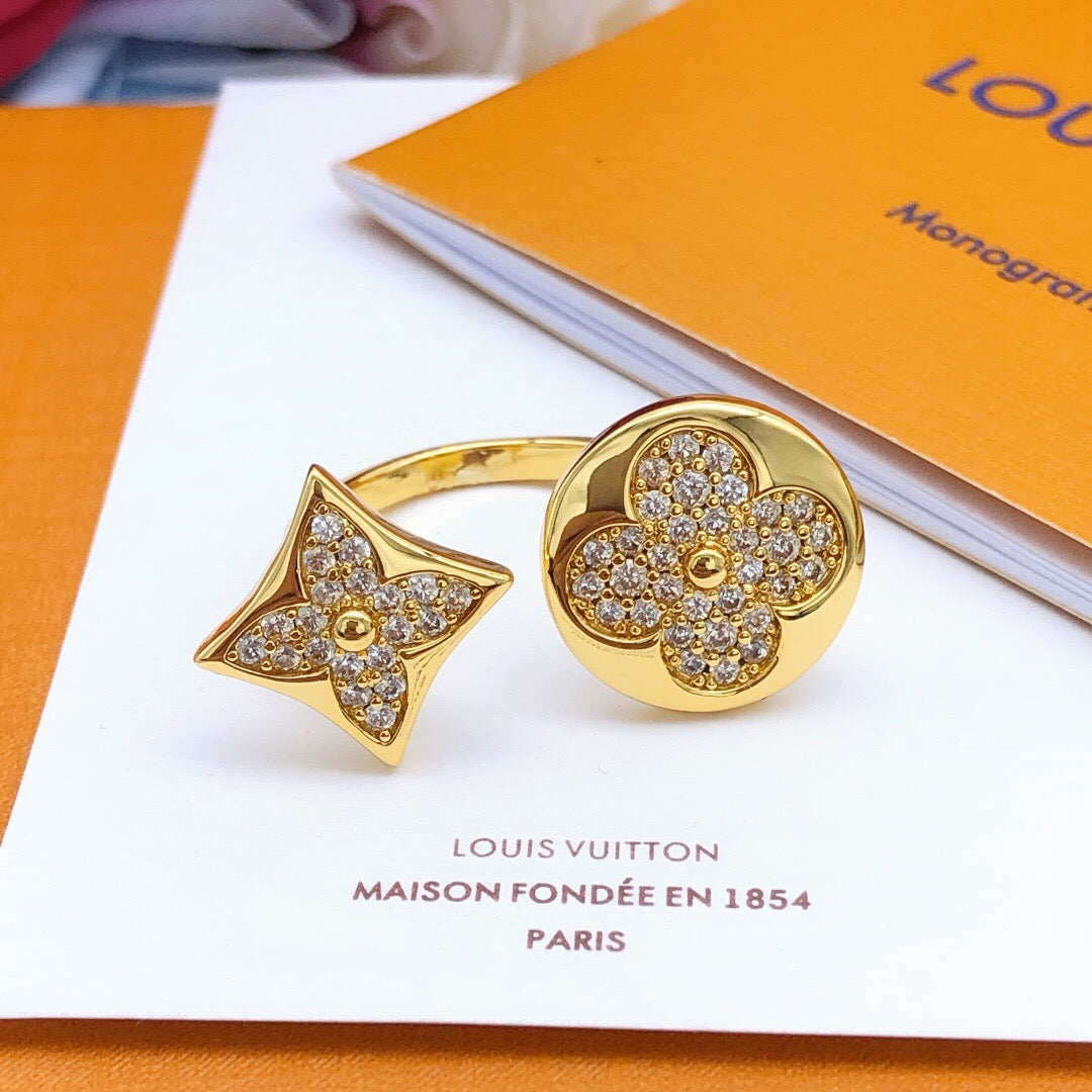 Geometric Emblem Statement Ring in Gold-Tone – Design 004 side detail