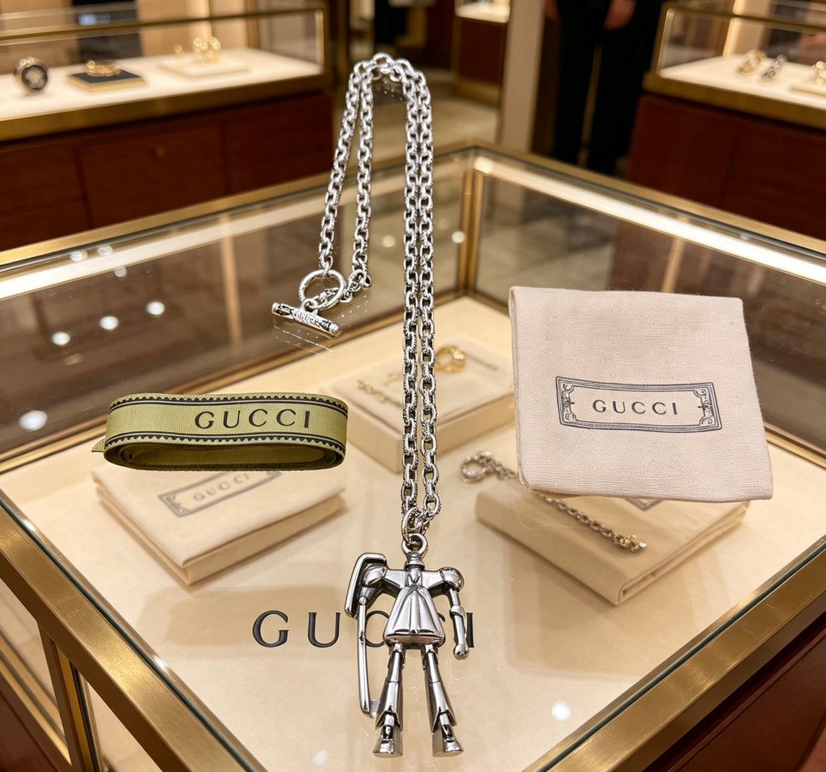 Double-G Emblem Pendant Necklace in Silver-Tone – Vintage Detail – Design 023 main product view