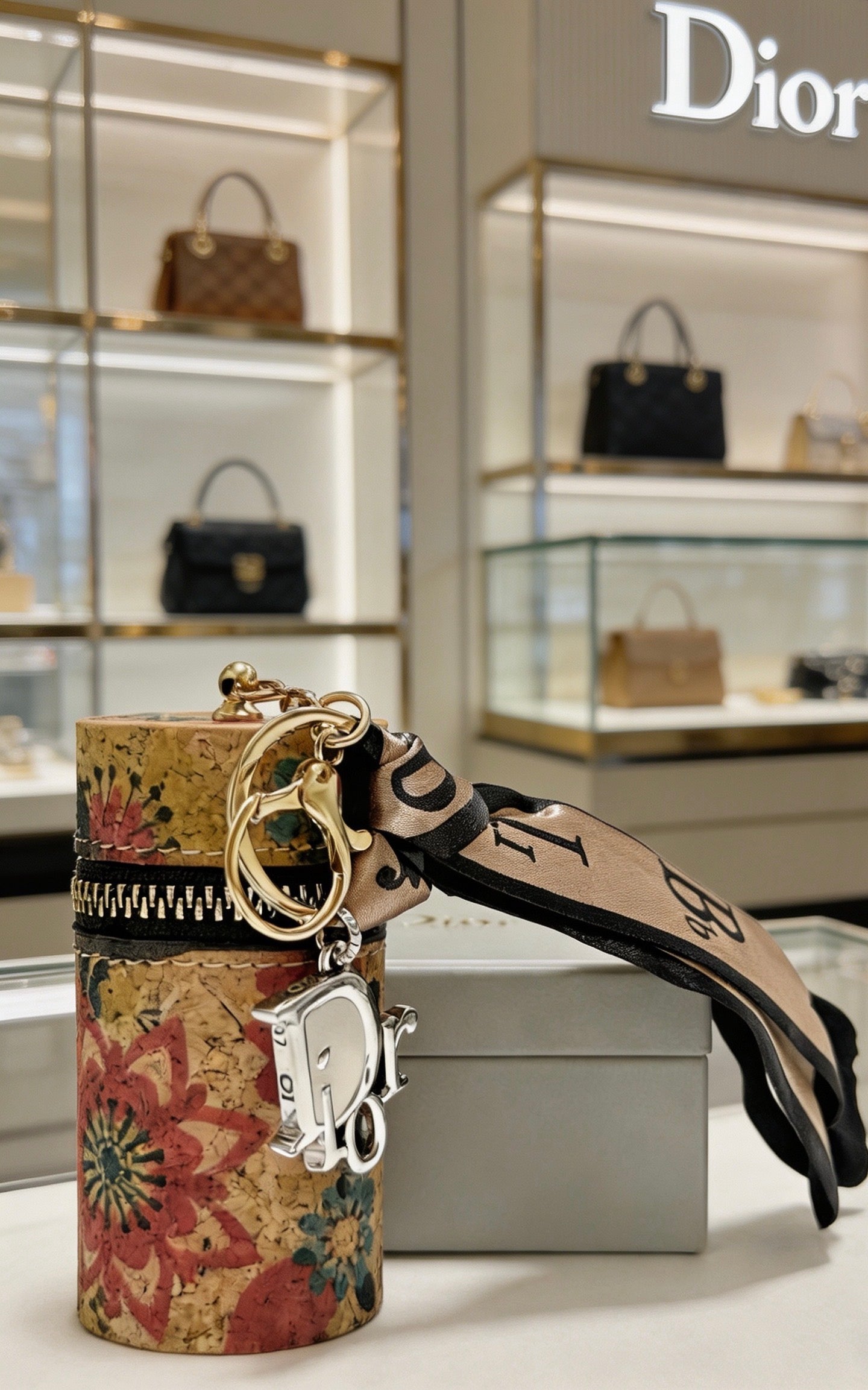 Star Motif Bag Charm in Polished Metal-Tone with Vintage-Style Finish – Design 001 side detail