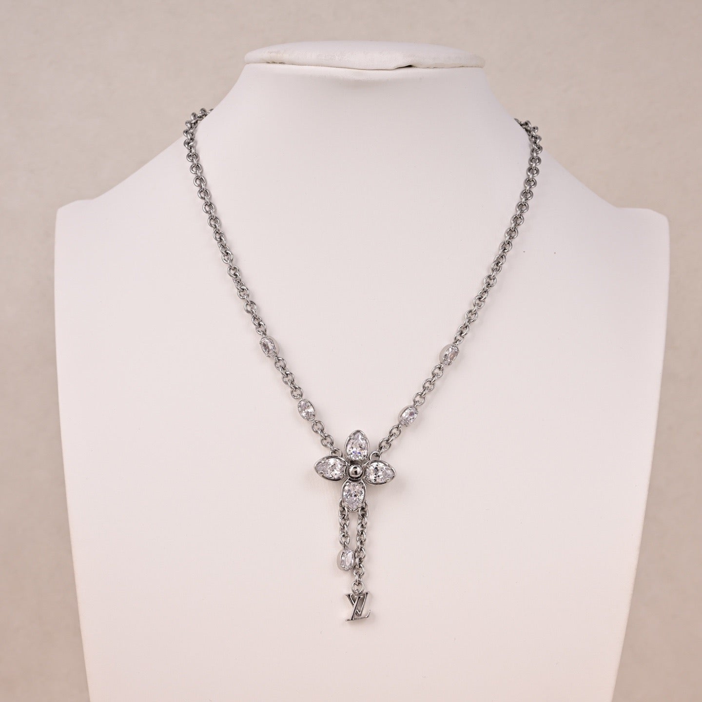 Clover Pendant Necklace in Polished Metal-Tone – Clover Detail – Design 003 main product view