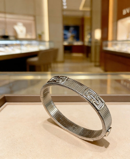 Serpentine Bangle in Polished Metal-Tone – Serpentine Detail – Design 008 main product view