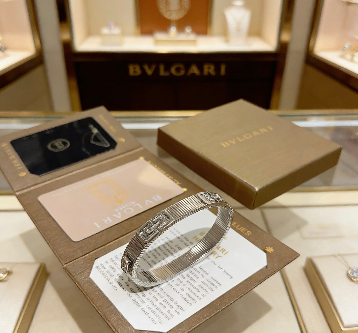 Serpentine Bangle in Polished Metal-Tone – Serpentine Detail – Design 008 front product view