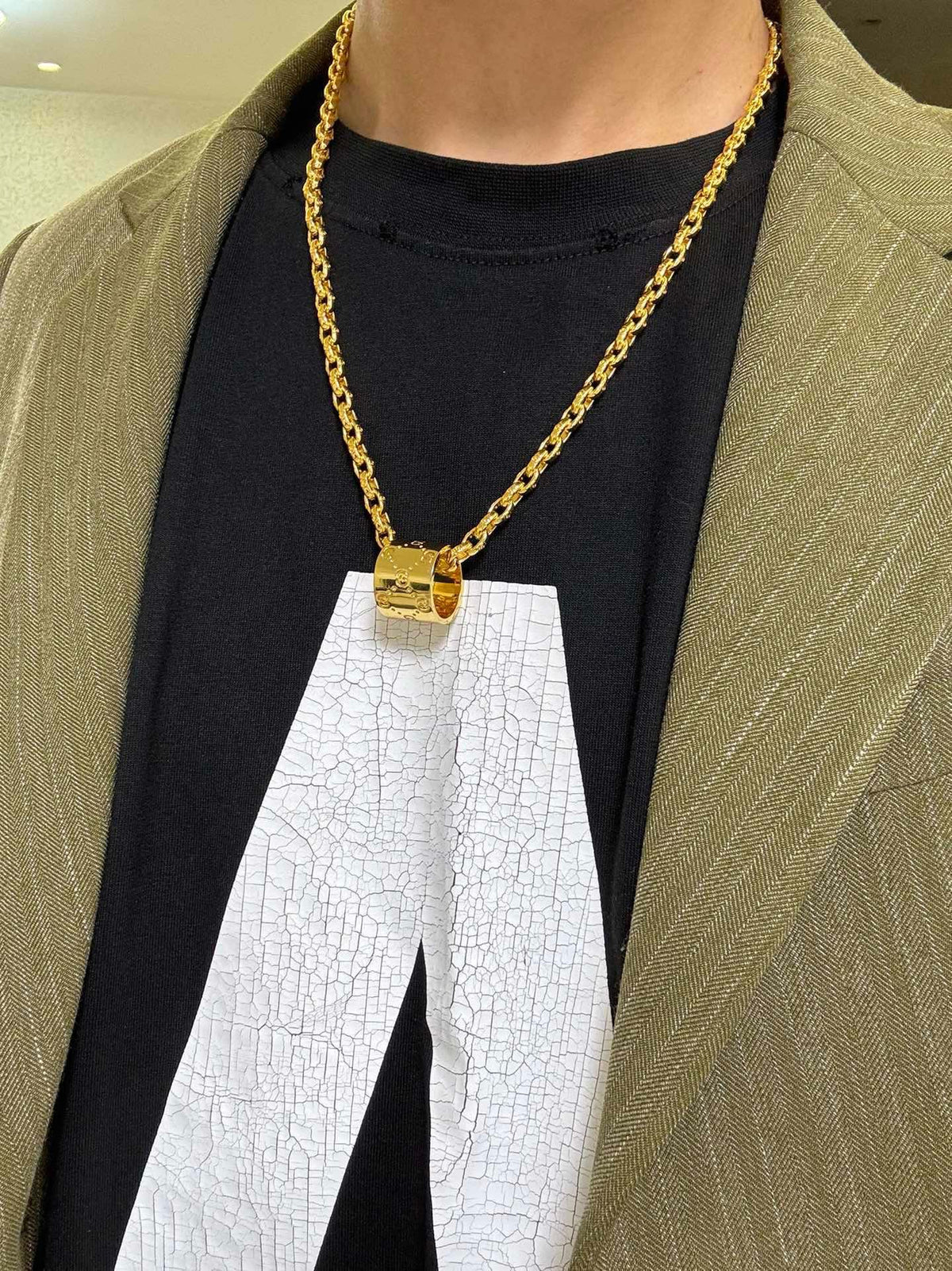 Double-G Emblem Pendant Necklace in Gold-Tone – Design 009 detail view