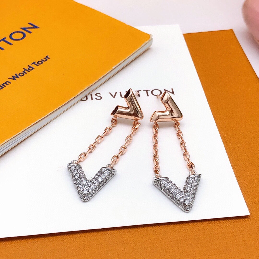 Geometric Emblem Stud Earrings in Rose-Gold-Tone – Rose Gold Detail – Design 004 detail view
