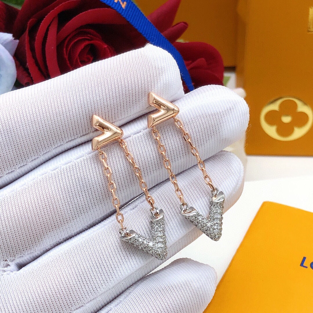 Geometric Emblem Stud Earrings in Rose-Gold-Tone – Rose Gold Detail – Design 004 close-up detail