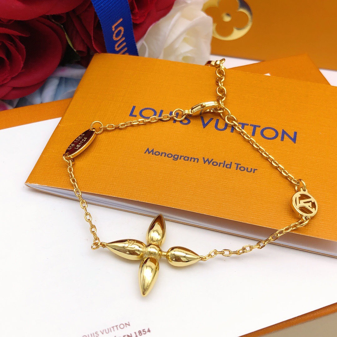 Geometric Emblem Bracelet in Gold-Tone – Design 051 side detail