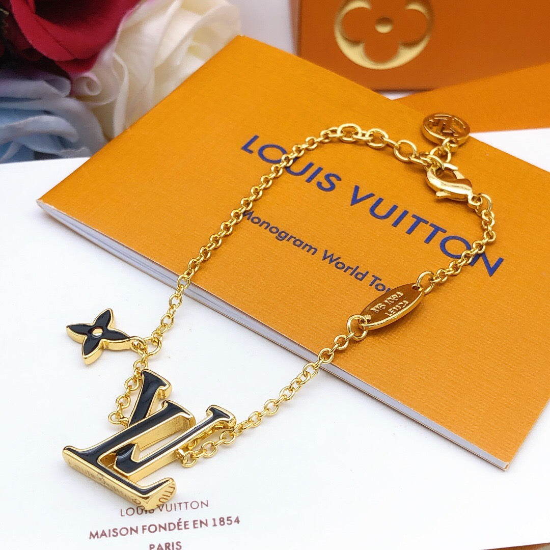 Geometric Emblem Bracelet in Gold-Tone – Black Detail – Design 003 close-up detail