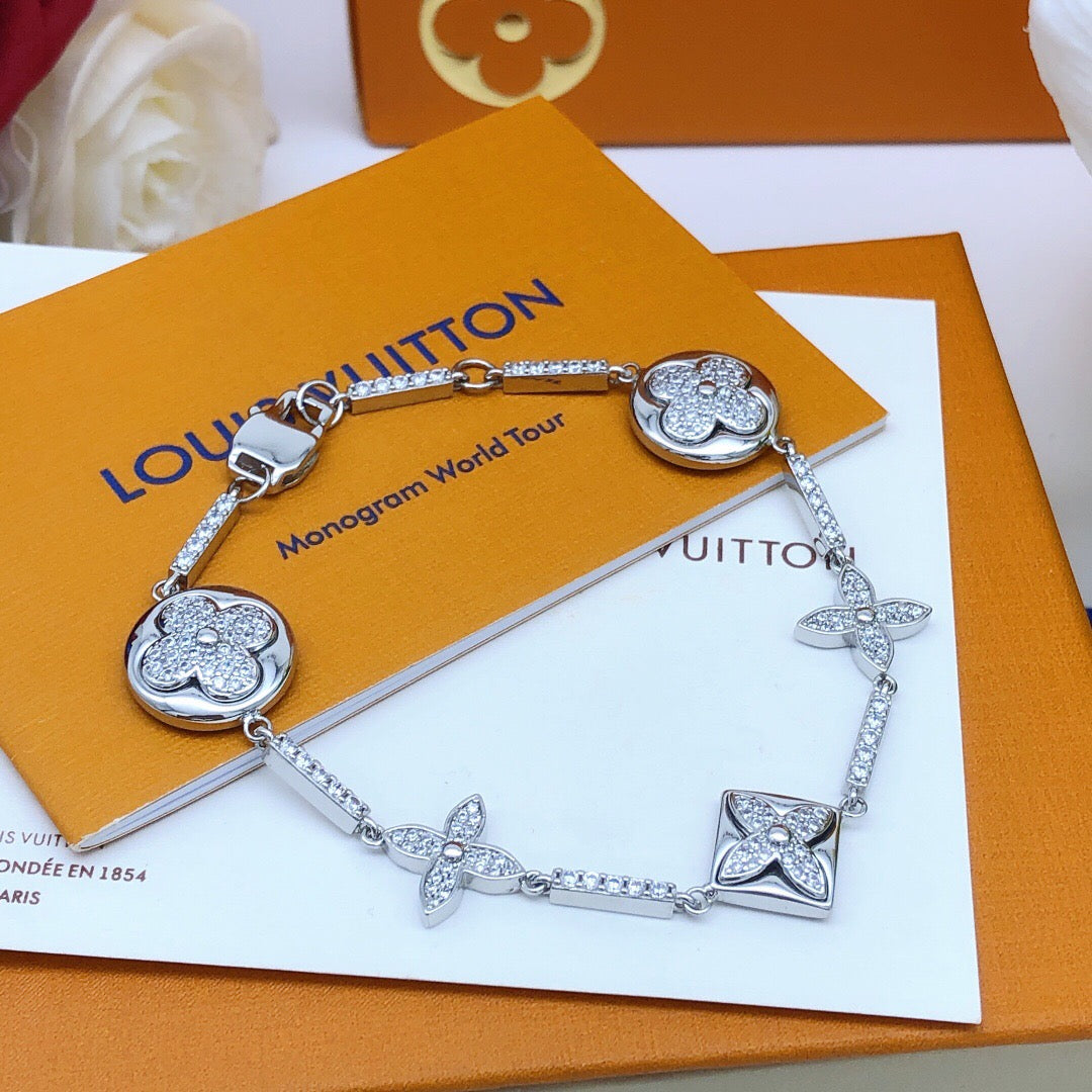 Geometric Emblem Bracelet in Silver-Tone – Silver Detail – Design 012 detail view