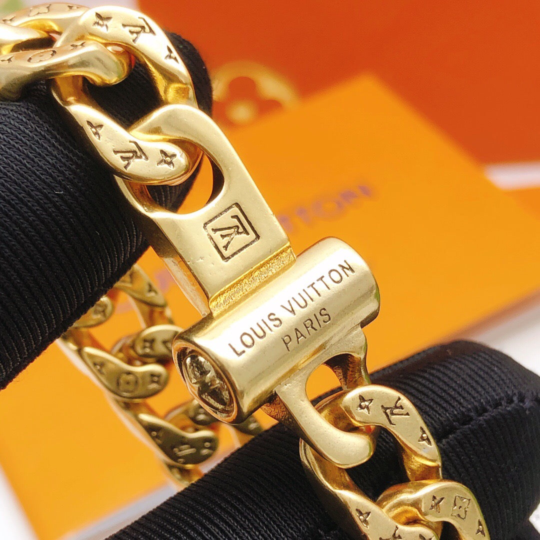 Geometric Emblem Bracelet in Gold-Tone – Design 043 close-up detail