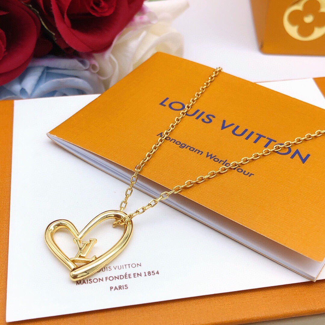Heart Pendant Necklace in Gold-Tone – Design 004 detail view