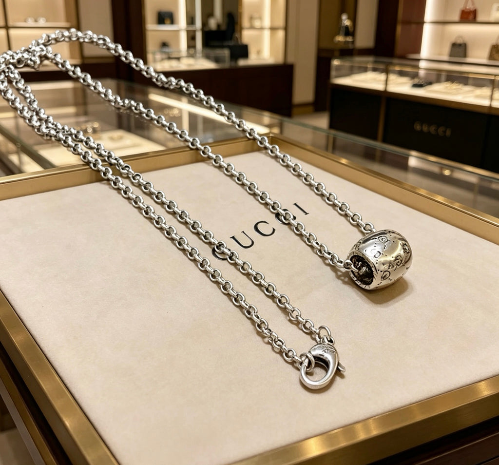 Double-G Emblem Pendant Necklace in Silver-Tone – Vintage Detail – Design 020 side detail