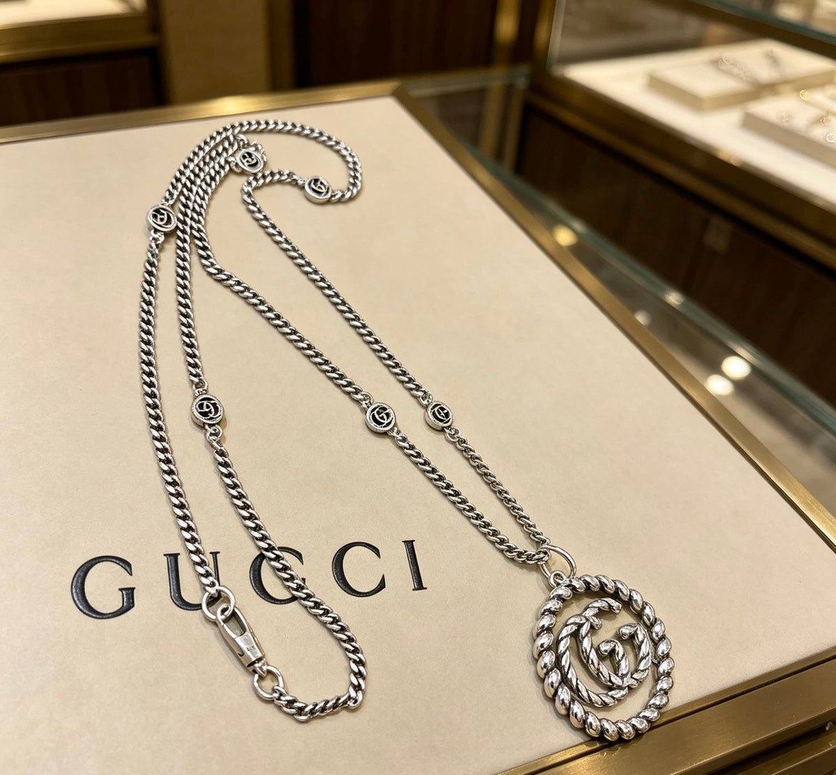 Double-G Emblem Pendant Necklace in Silver-Tone – Vintage Detail – Design 019 main product view