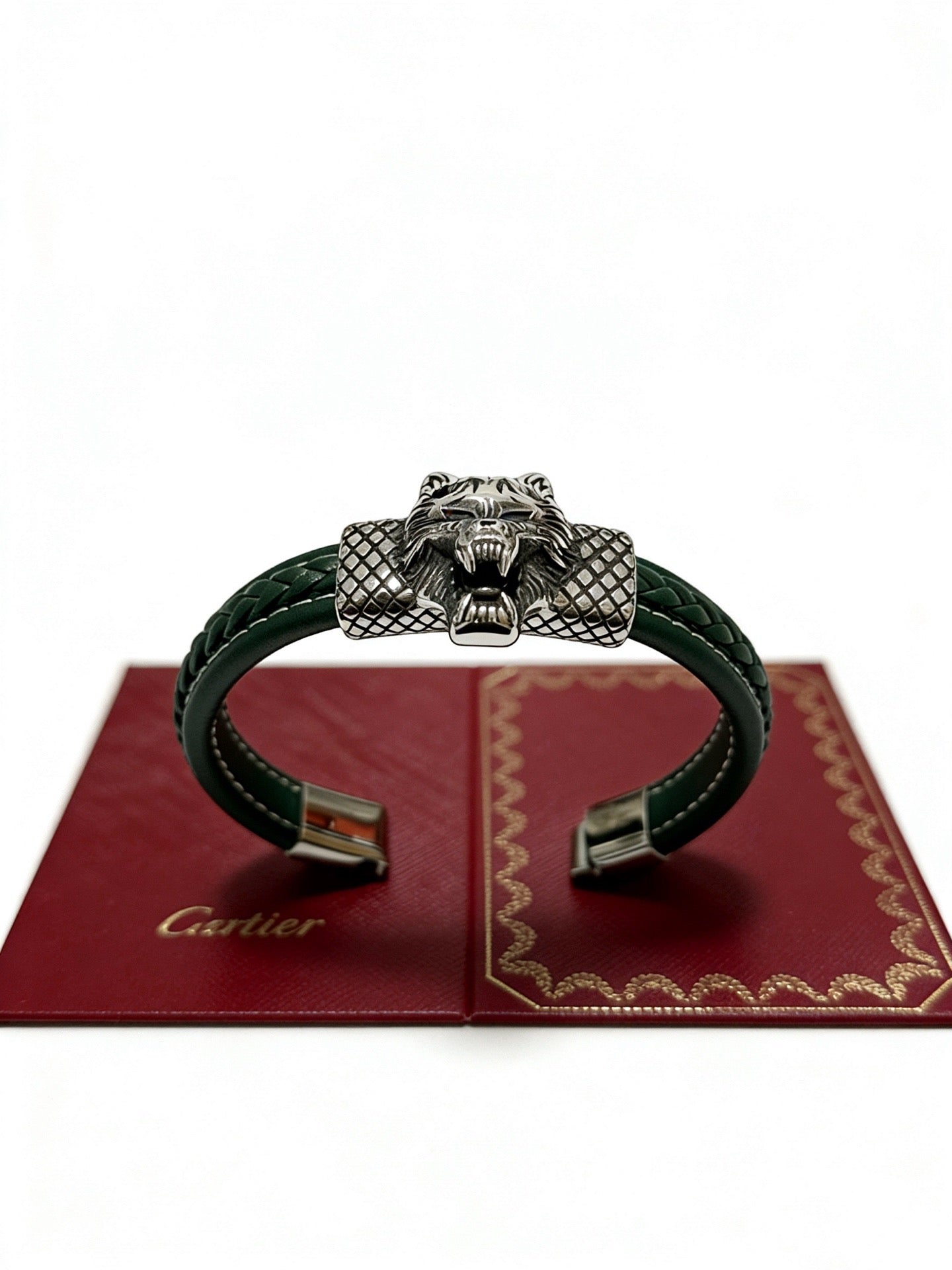 Sculptural Statement Bracelet in Gold-Tone – Design 38 close-up detail