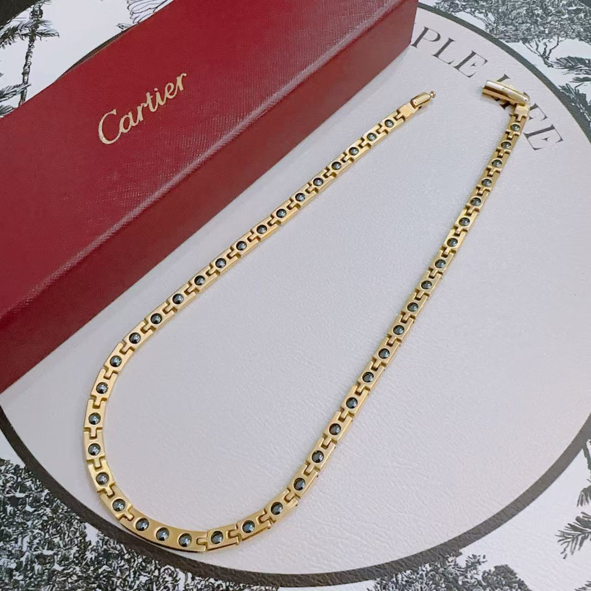 Sculptural Pendant Necklace in Gold-Tone – Design 01 detail view