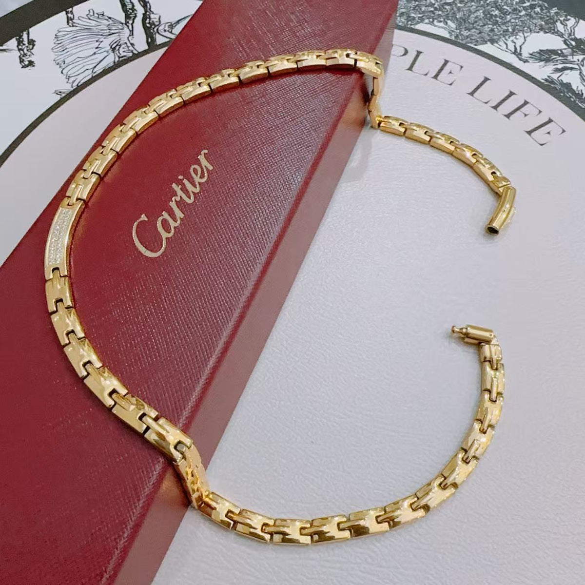 Sculptural Pendant Necklace in Gold-Tone – Design 01 front view