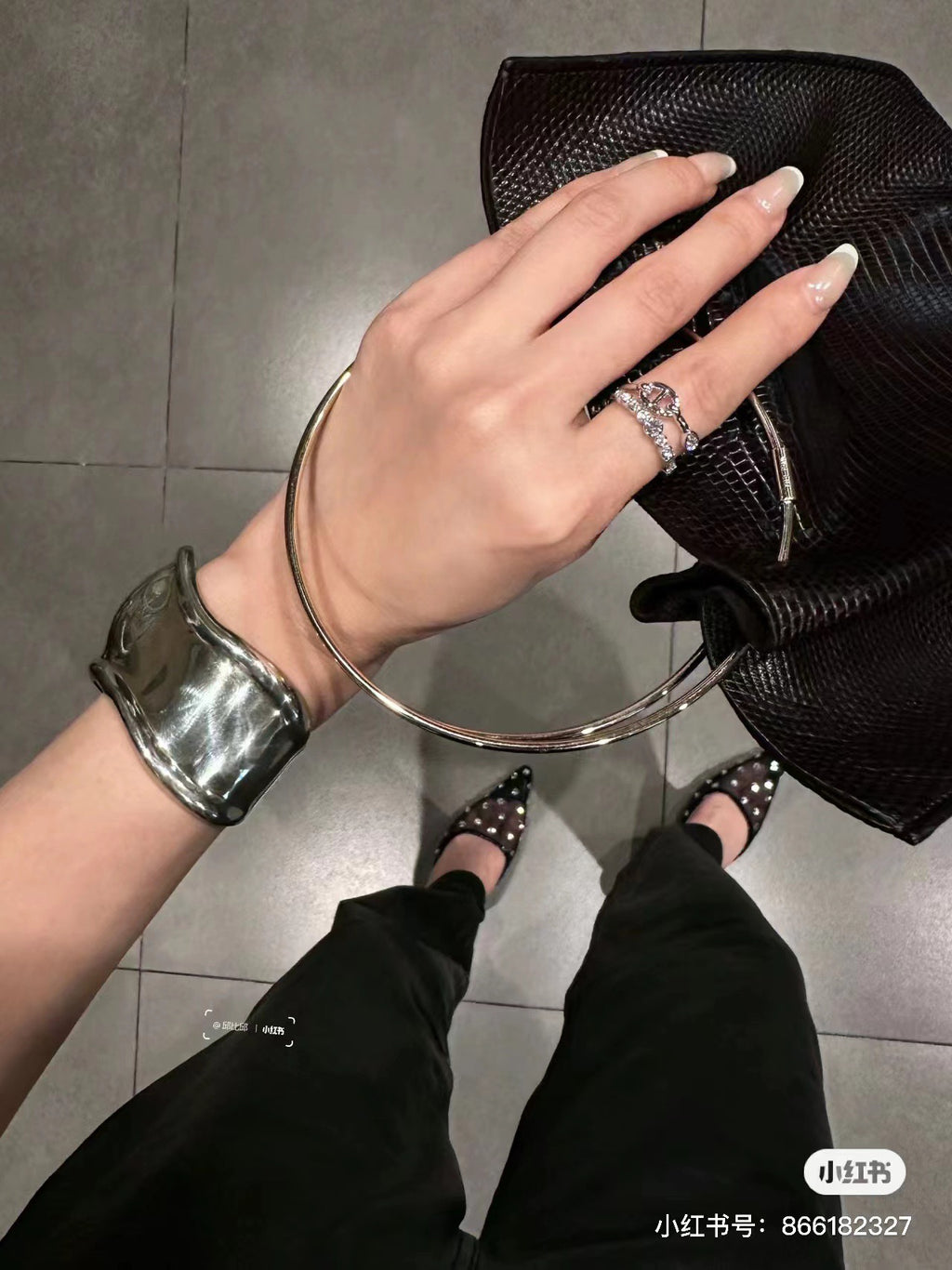 Martin Graham ring in polished metal-tone – detail view
