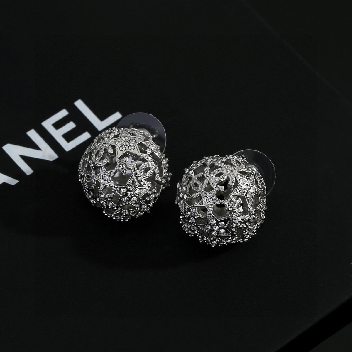 Star Stud Earrings in Gold-Tone – Star Detail – Design 002 close-up detail