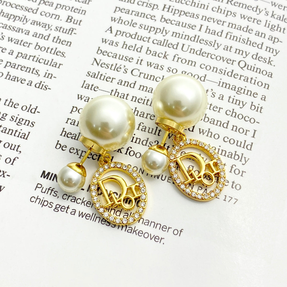 Pearl-Style Motif Stud Earrings in Gold-Tone with Pearl-Style Detail – Design 004 close-up detail