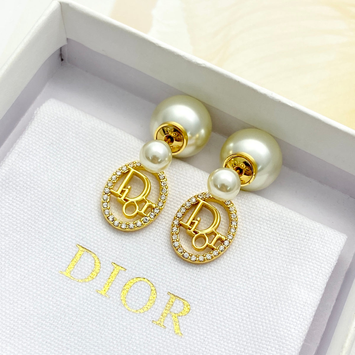 Pearl-Style Motif Stud Earrings in Gold-Tone with Pearl-Style Detail – Design 004 side detail