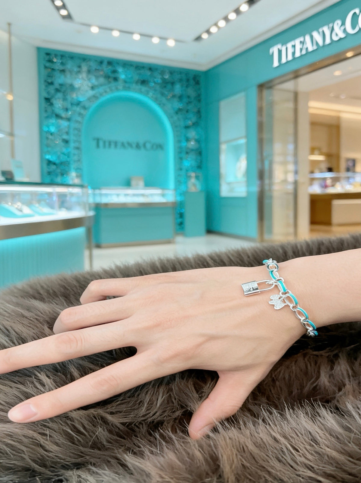 Signature Motif Bracelet in Silver-Tone – Vintage Detail – Design 21 detail view