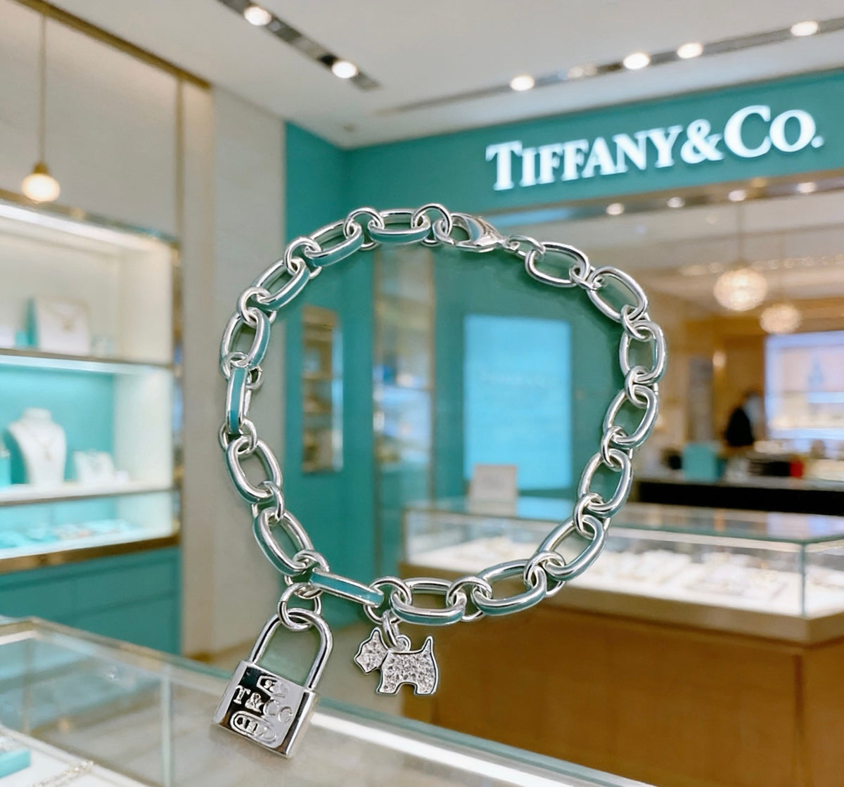 Signature Motif Bracelet in Silver-Tone – Vintage Detail – Design 21 main product view