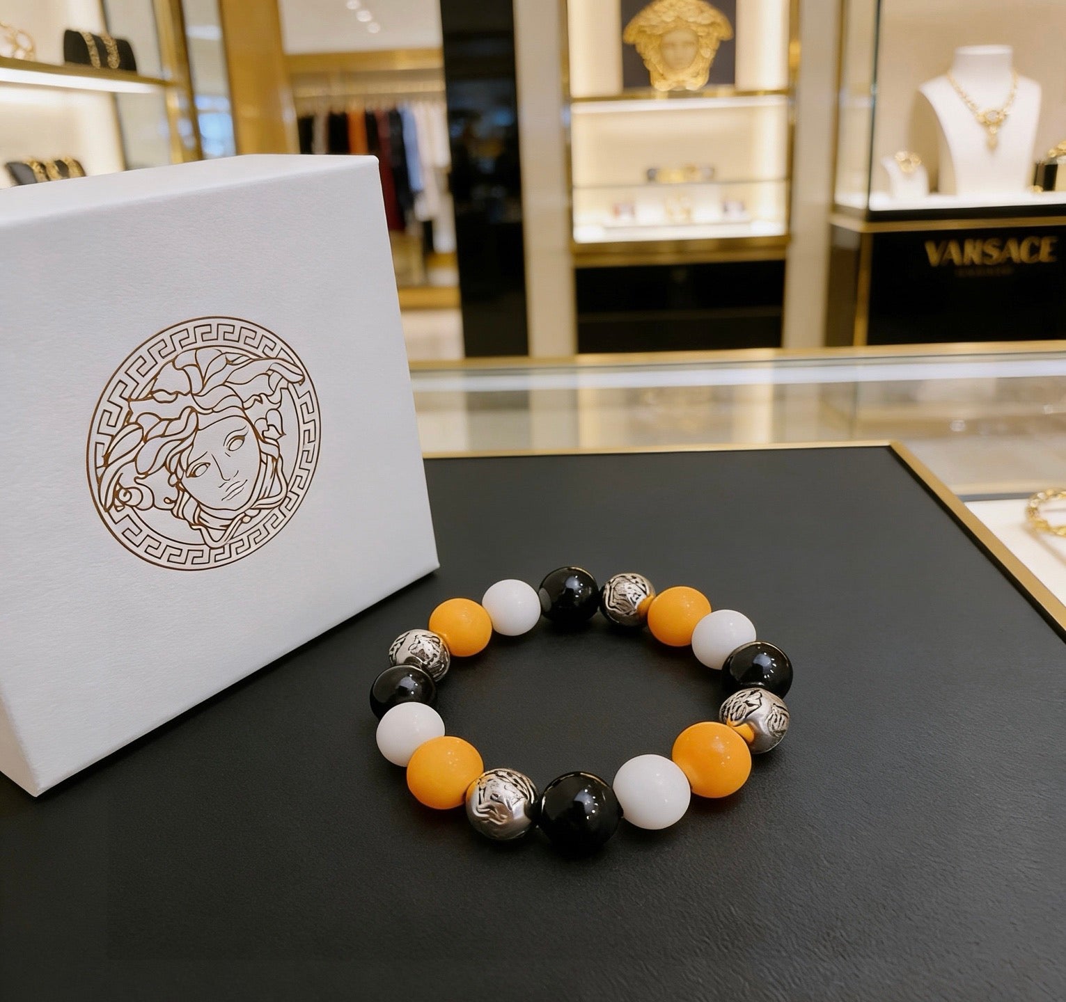 Medusa Head Beaded Bracelet with Agate-Style Beads – Rock-Inspired – Design 02 main product view