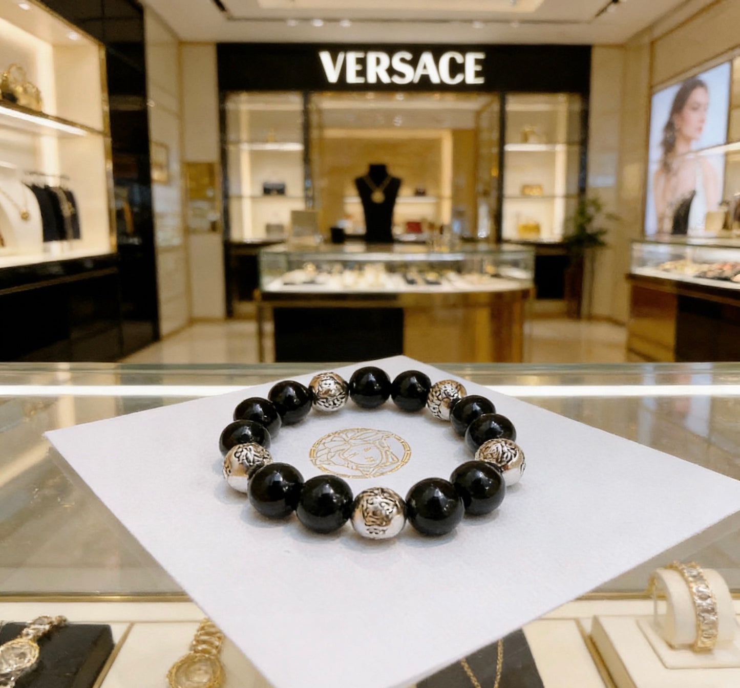 Medusa Head Beaded Bracelet with Agate-Style Beads – Rock-Inspired close-up detail
