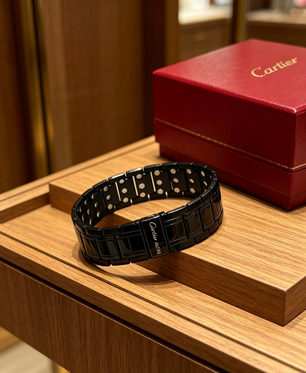 Sculptural Statement Bracelet in Gold-Tone – Design 35 detail view