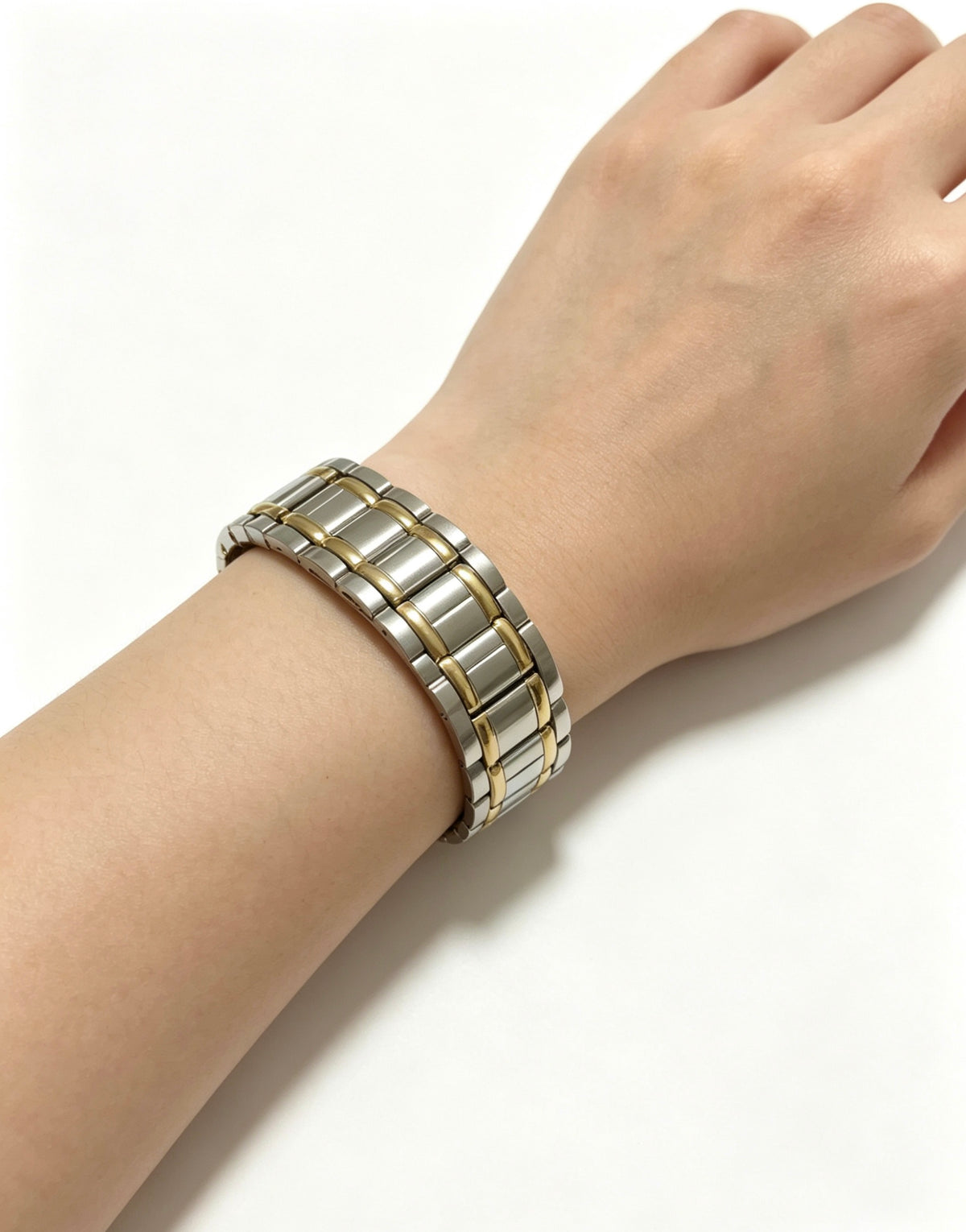 Sculptural Statement Bracelet in Gold-Tone – Design 34 close-up detail