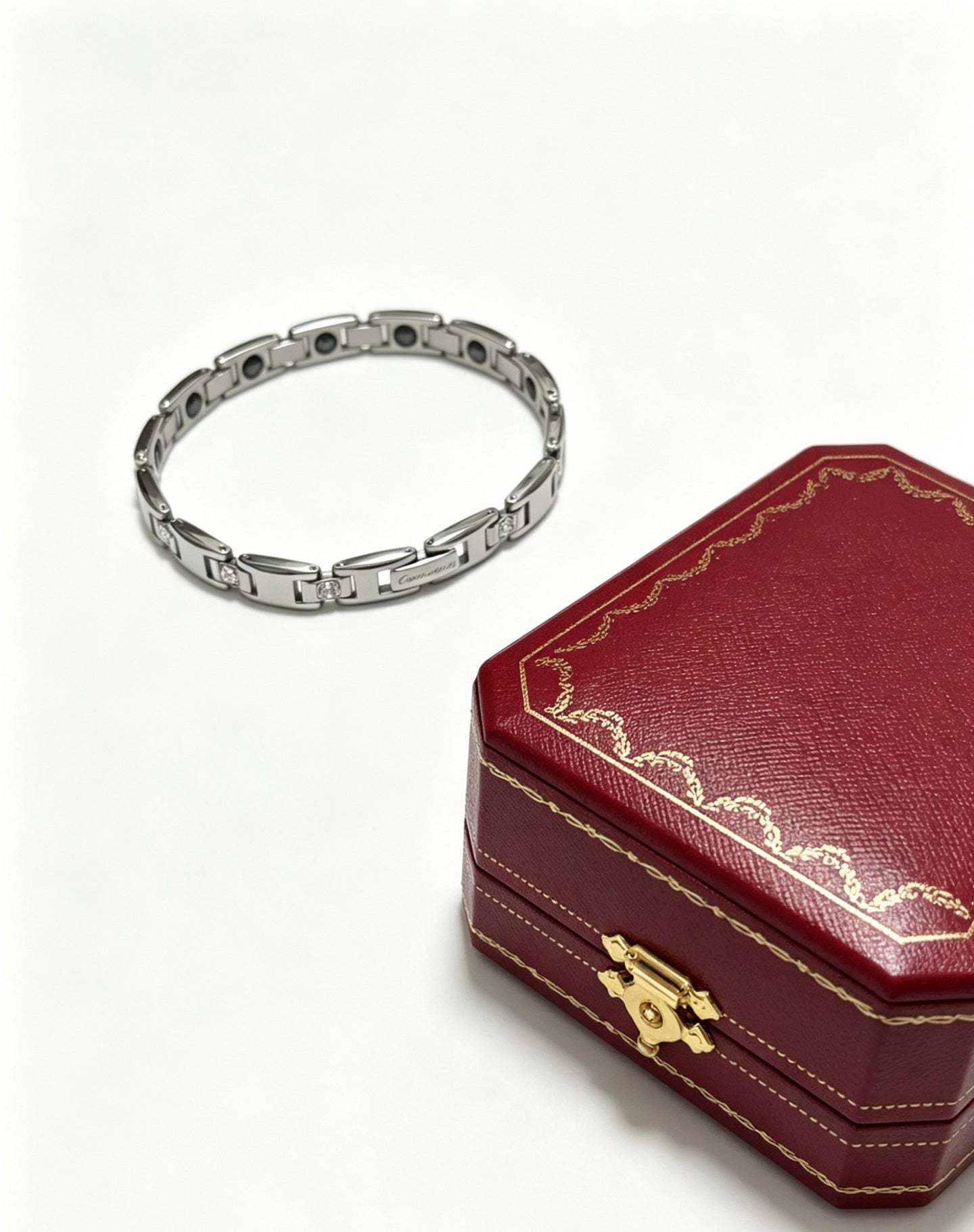 Sculptural Statement Bracelet in Gold-Tone – Design 29 detail view