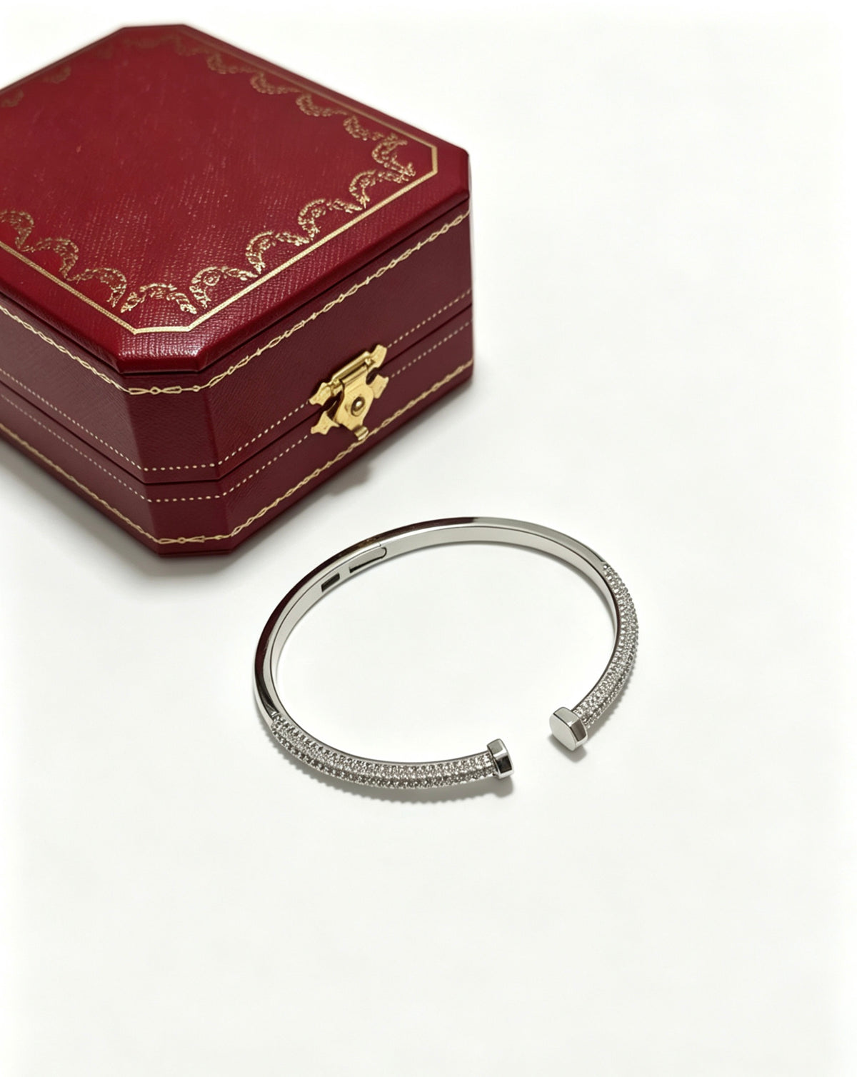 Sculptural Statement Bracelet in Gold-Tone – Design 22 detail view
