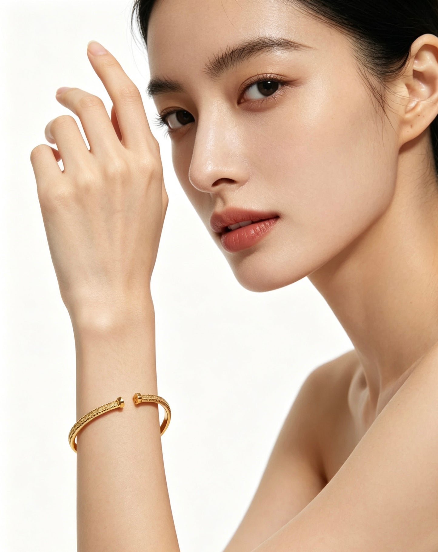 Sculptural Statement Bracelet in Gold-Tone – Design 23 close-up detail