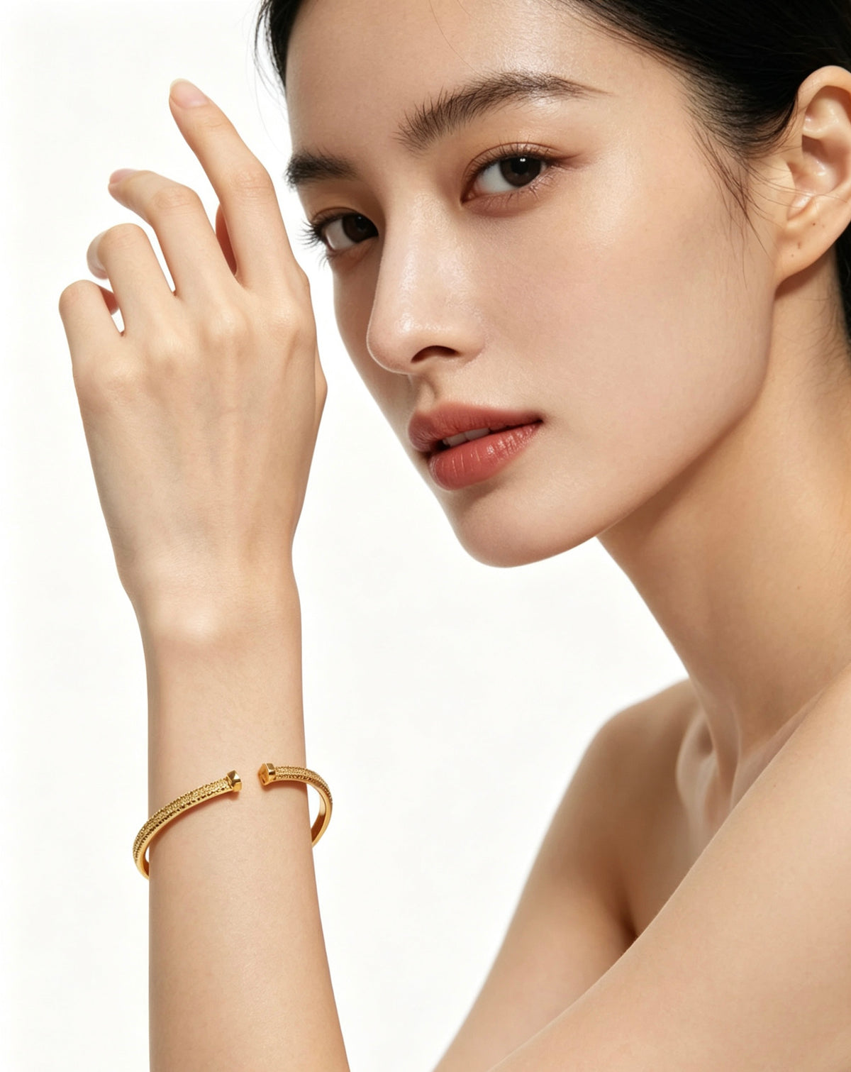 Sculptural Statement Bracelet in Gold-Tone – Design 23 close-up detail