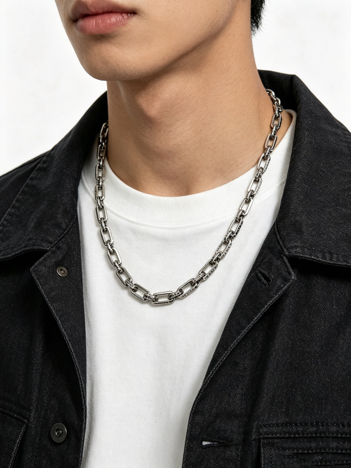 Cross Pendant Necklace in Antique Silver-Tone – Design 05 detail view