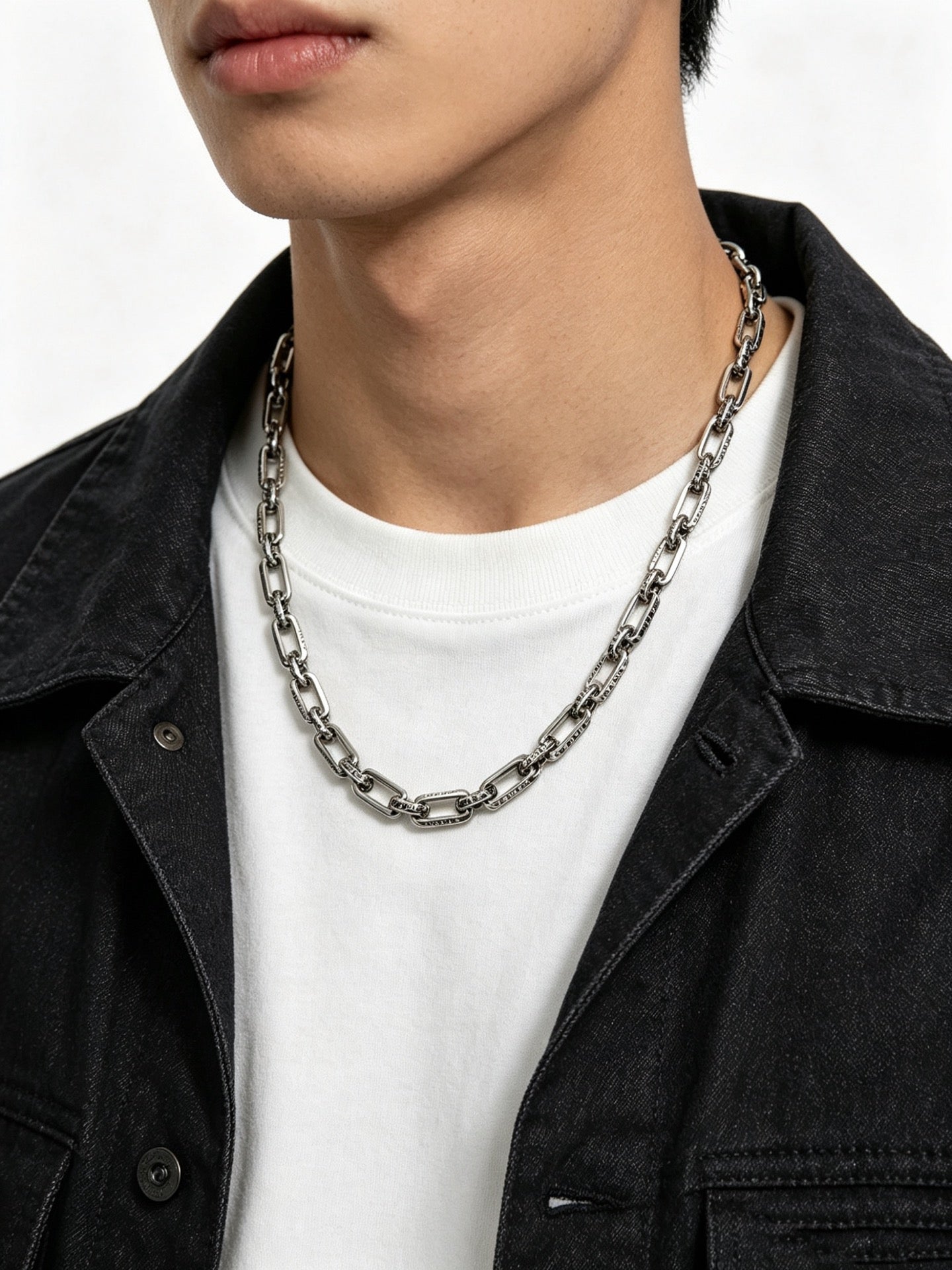 Cross Pendant Necklace in Antique Silver-Tone – Design 05 detail view