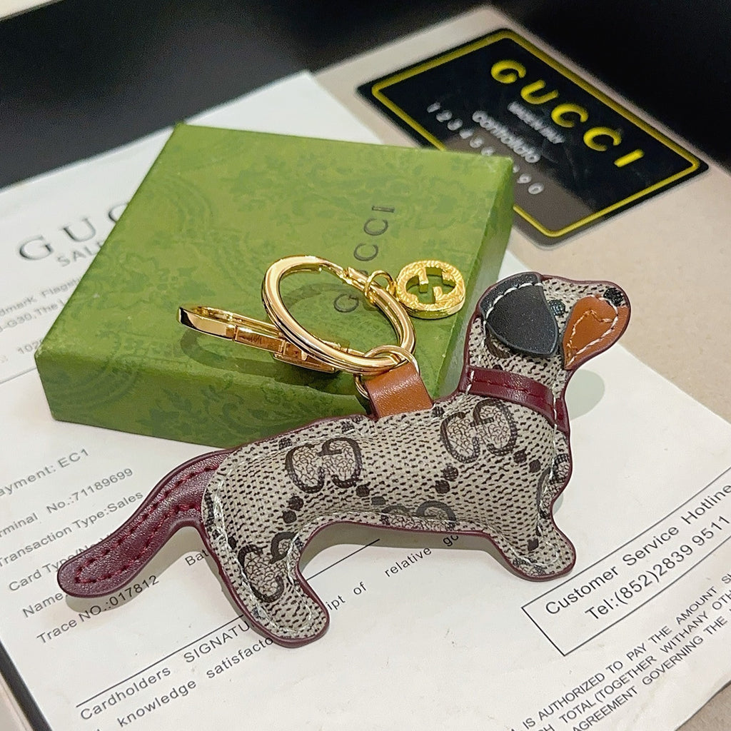 Double-G Emblem Keychain in Polished Metal-Tone – Design 015 detail view