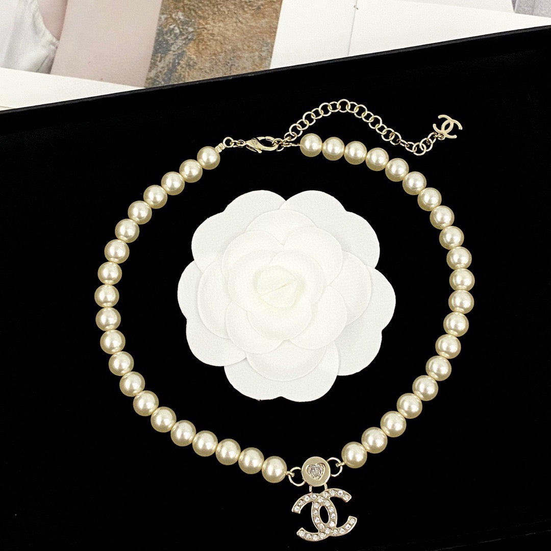 Pearl Pearl-Detail Pendant Necklace – Pearl Detail – Design 019 main product view