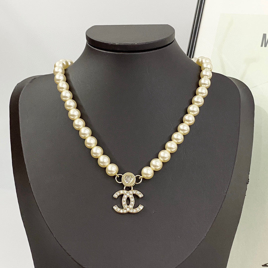 Pearl Pearl-Detail Pendant Necklace – Pearl Detail – Design 018 styled product view