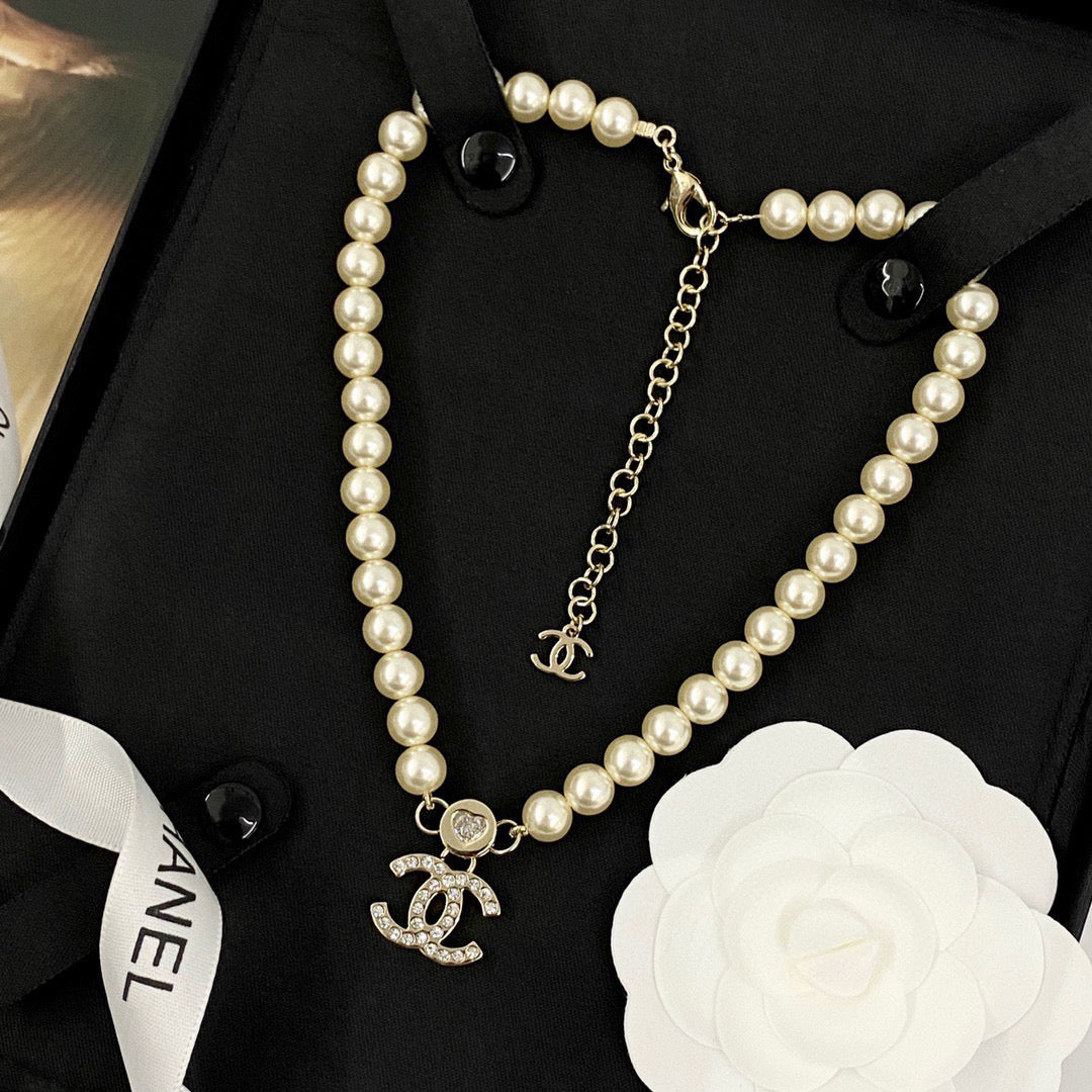 Pearl Pearl-Detail Pendant Necklace – Pearl Detail – Design 018 front product view